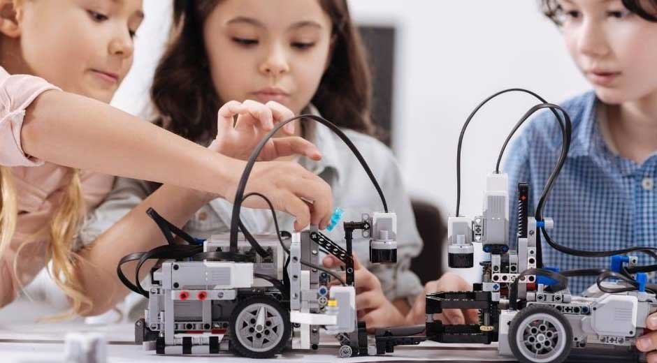 Unlocking-Creativity-and-Learning-Through-STEM-Projects