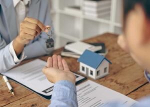 How a Real Estate Agent Can Help You Avoid Common Homebuying Pitfalls