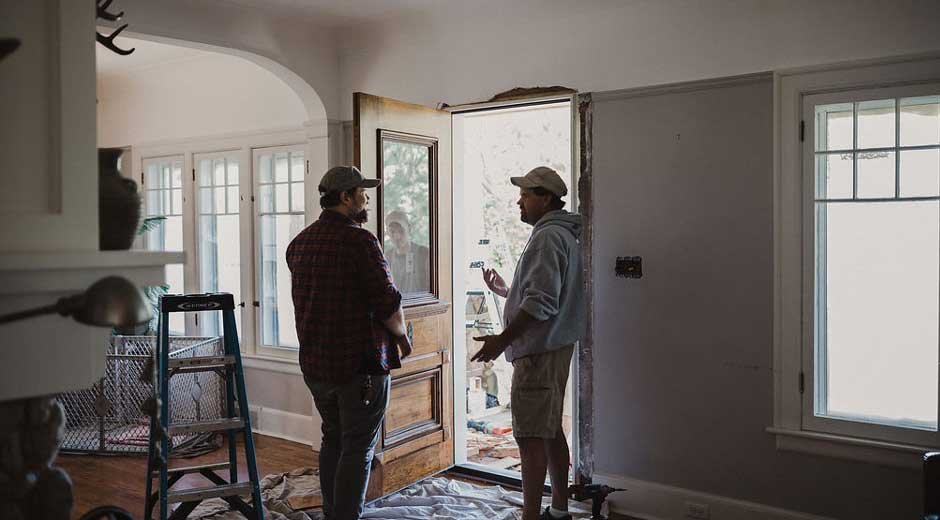 How-to-Choose-the-Right-Contractor-for-Your-Luxury-Home-Remodeling-Project