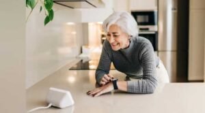 The-Role-of-Technology-in-Supporting-Independent-Living-for-Seniors